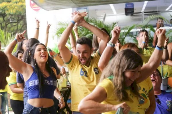Copa de 2022: brasilienses e suíços lotam bares e embaixada nesta 2ª