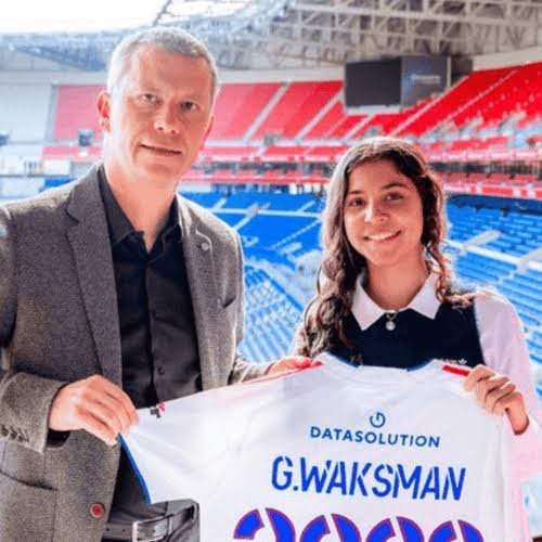 Jovem brasileira de 16 anos é contratada pelo Lyon e estreia carreira no futebol feminino europeu