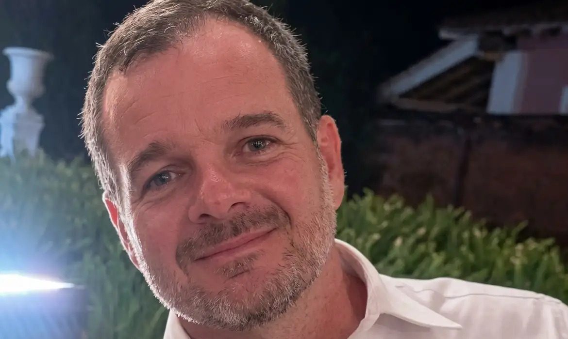 Juiz é encontrado morto em carro incendiado no interior de São Paulo; polícia investiga